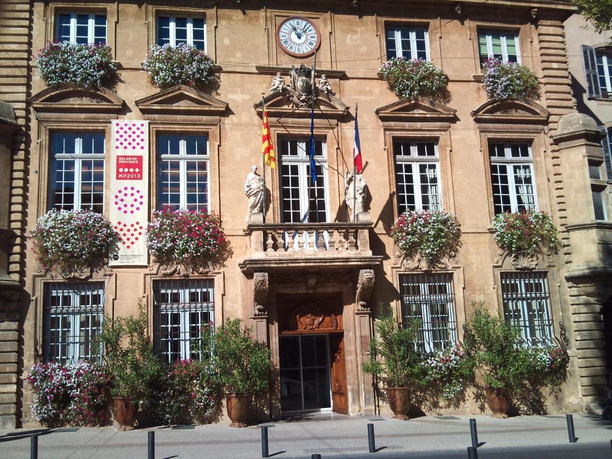 Campanile Salon-De-Provence Hotel Bagian luar foto